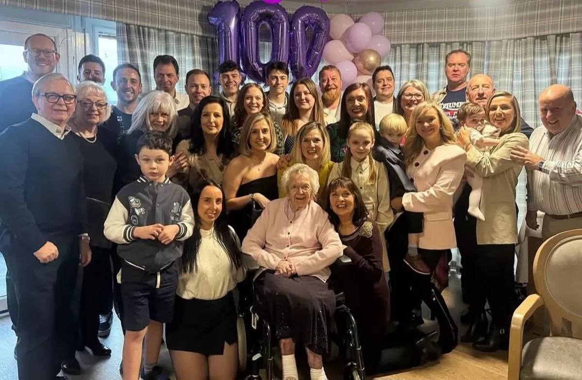 Сніданок довголіття: 100-річна жінка розповіла, що їсть кожного ранку